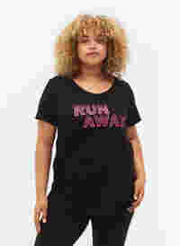  T-shirt till träning med print, Black w. Run Away, Model