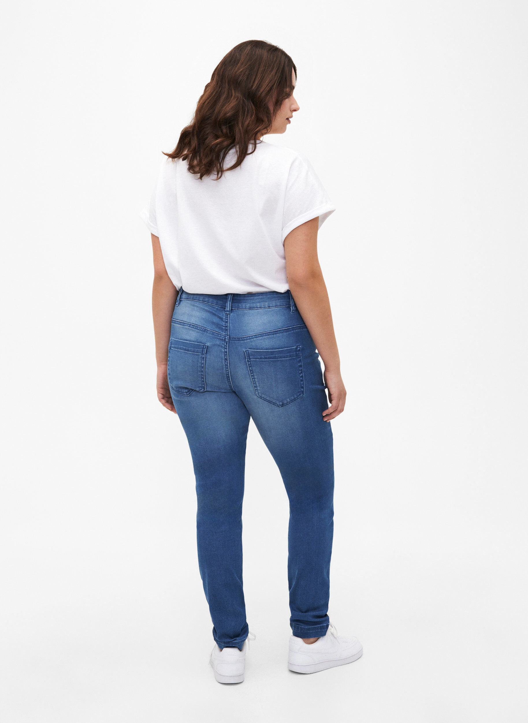 Zizzi Viona jeans med normal midja, Bl&aring;, Model image number 1