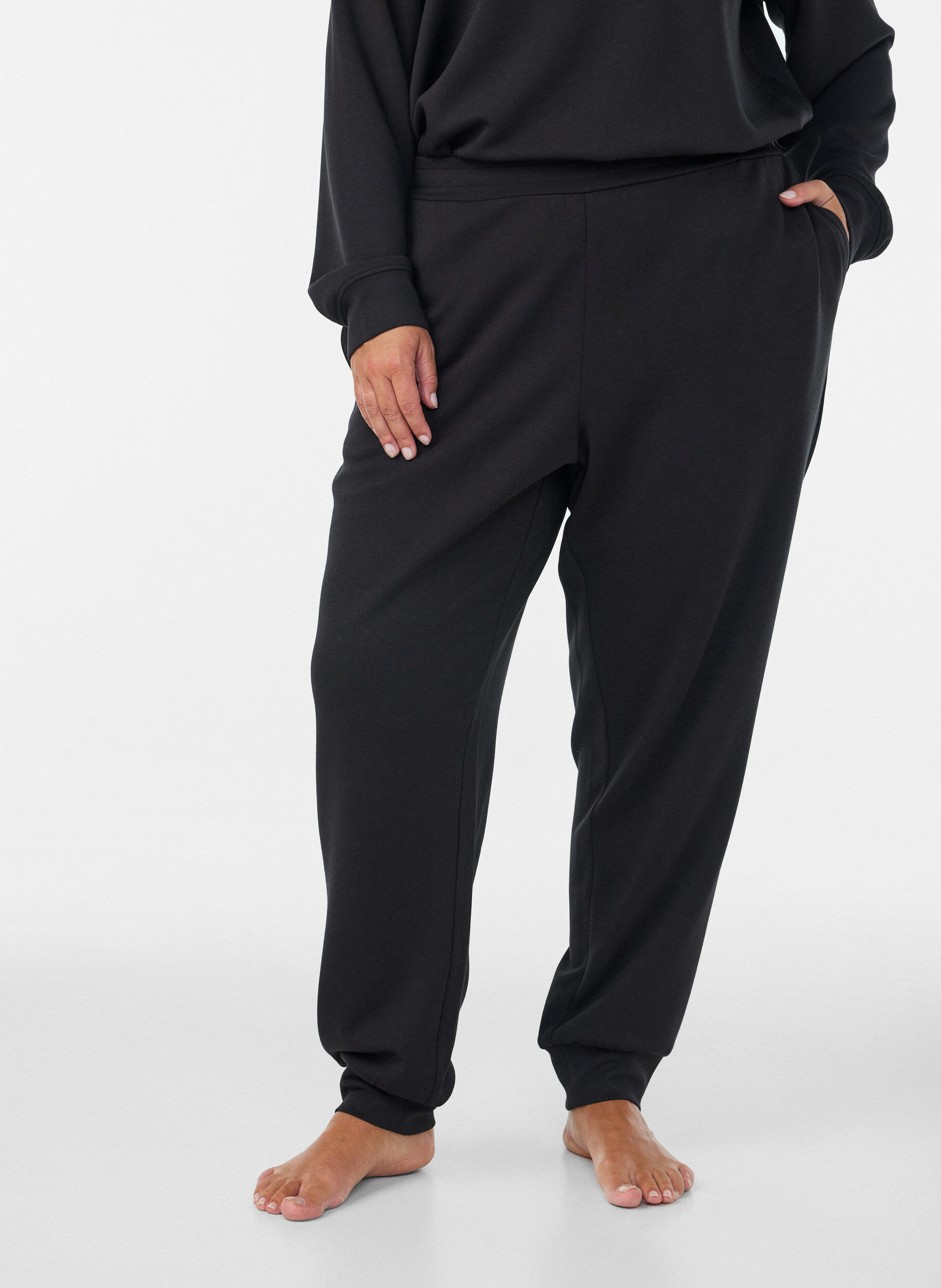 ZizziByxor i jersey med h&ouml;g midja och fickor, Svart, Model image number 2