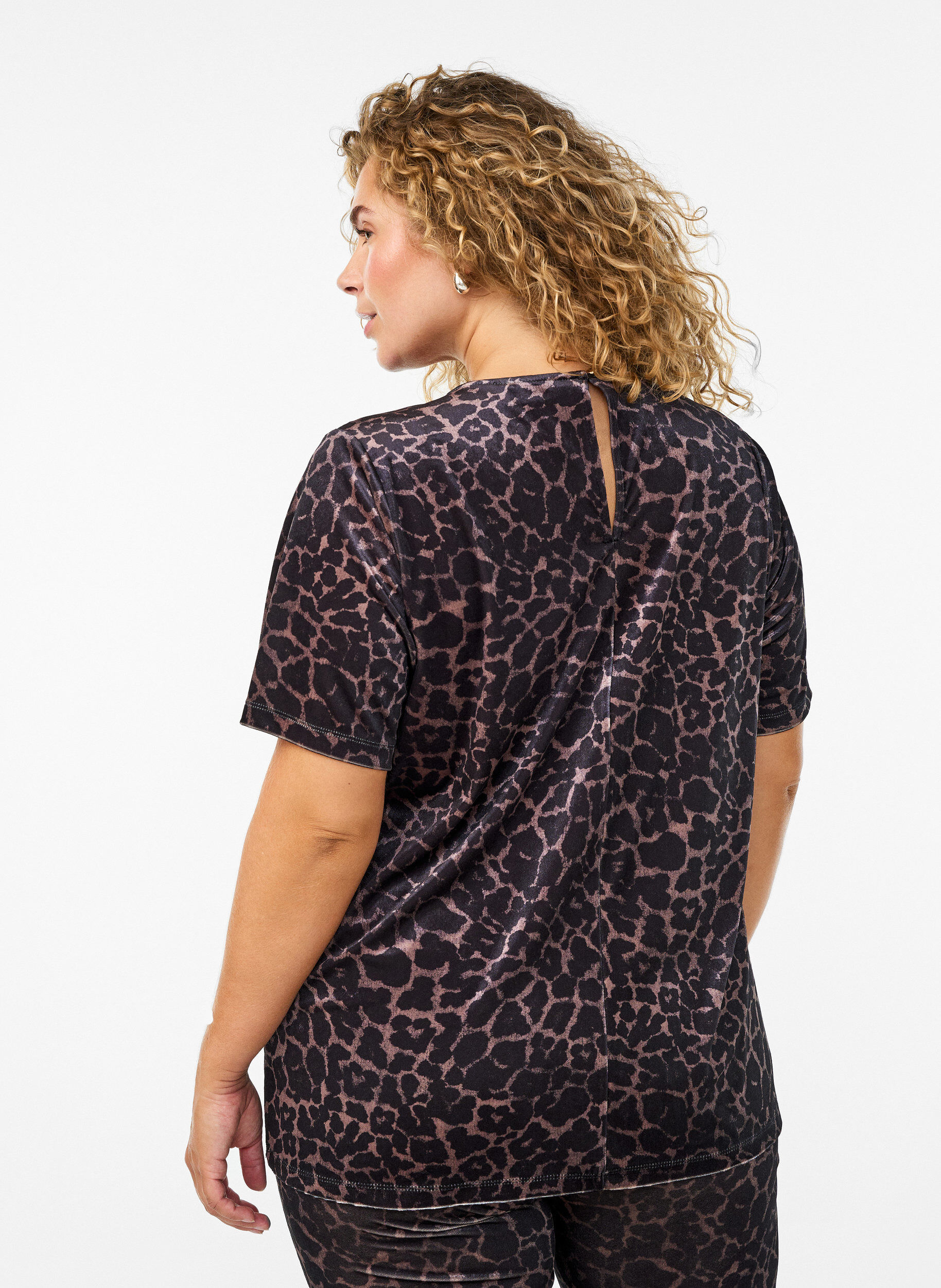 Zizzi Kort&auml;rmad topp i velour, Brun, Model image number 2