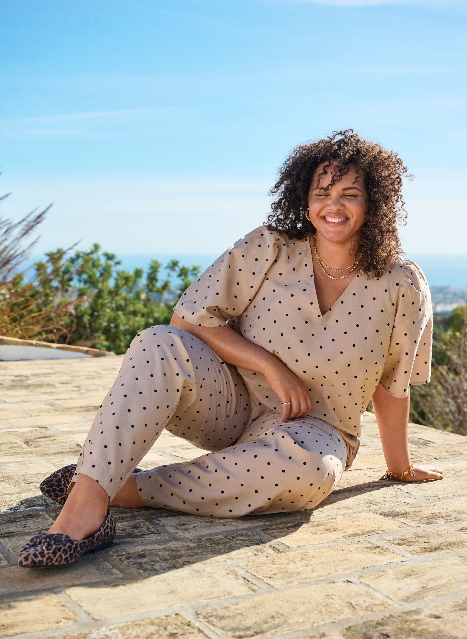 Zizzi Byxor med prickigt m&ouml;nster och raka ben, Beige, Image image number 0