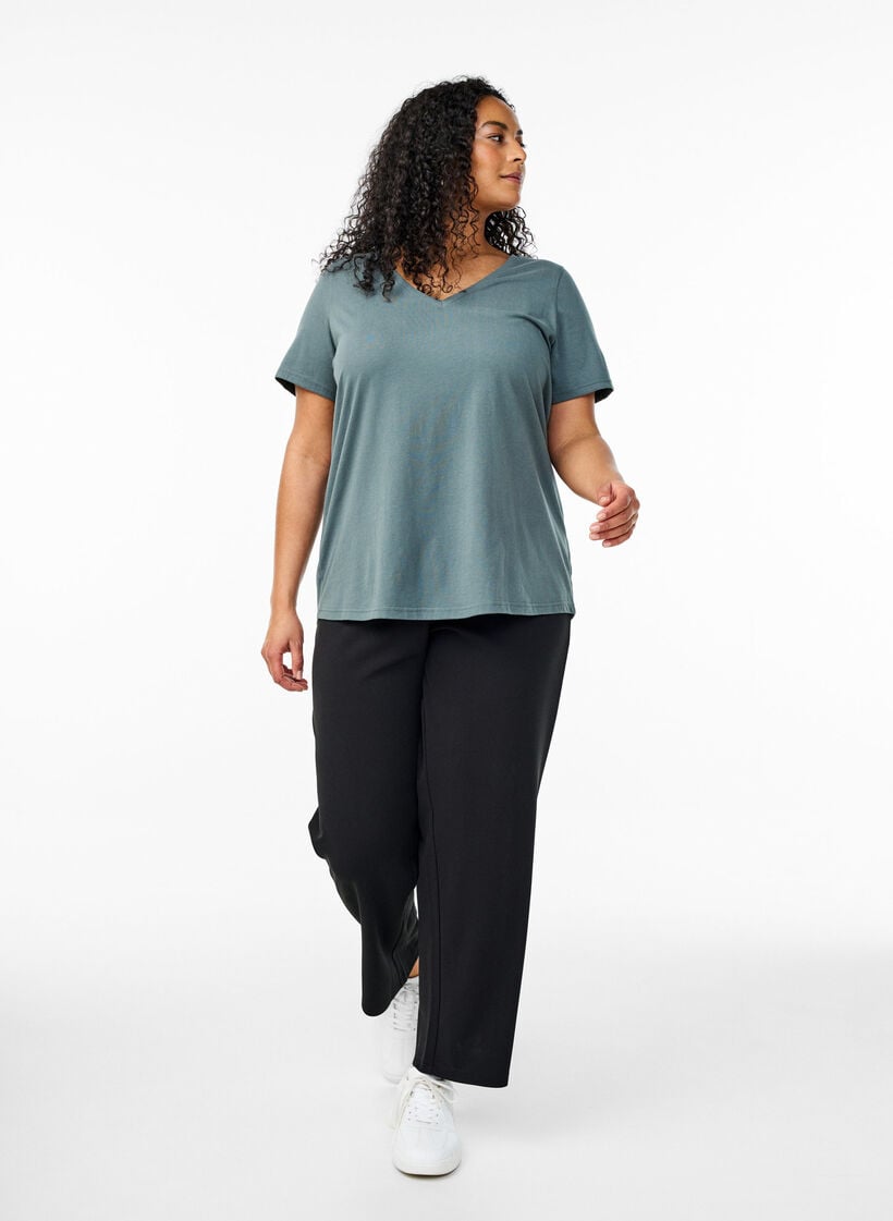 T-shirt med v-ringning, Gr&ouml;n, Model image number 1