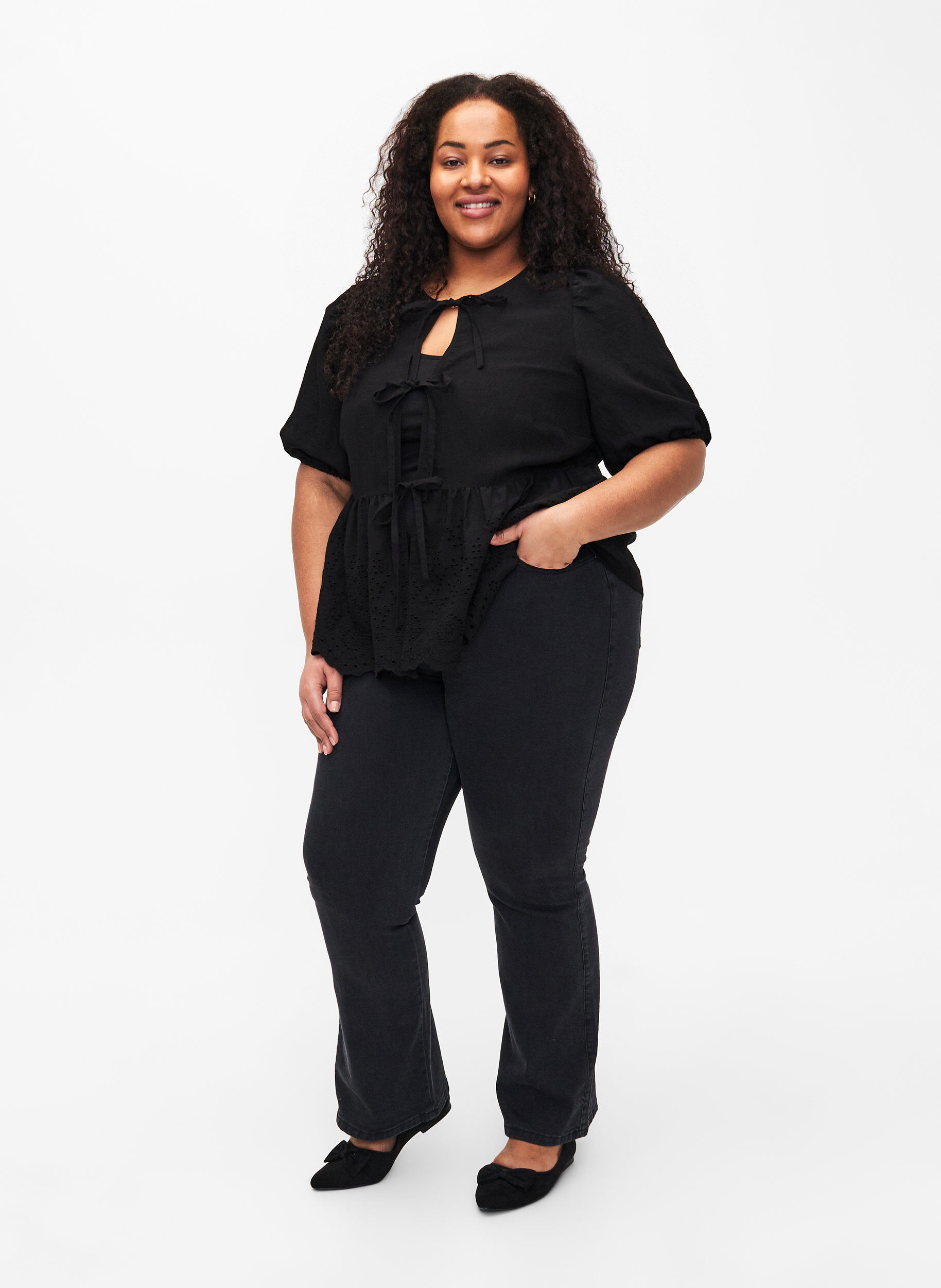 Zizzi Viskosblus med broderi anglaise, Black, Model image number 3