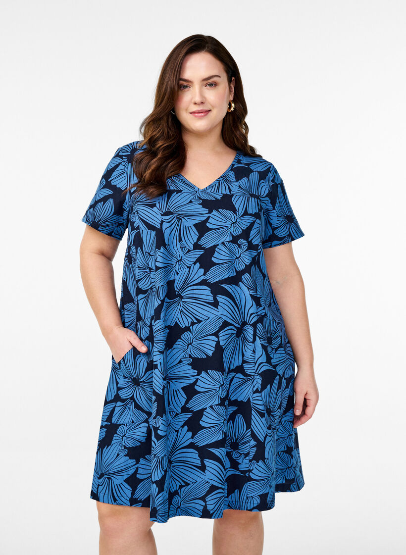Kort a-linjeformad kl&auml;nning med blomm&ouml;nster, Bl&aring;, Model image number 0