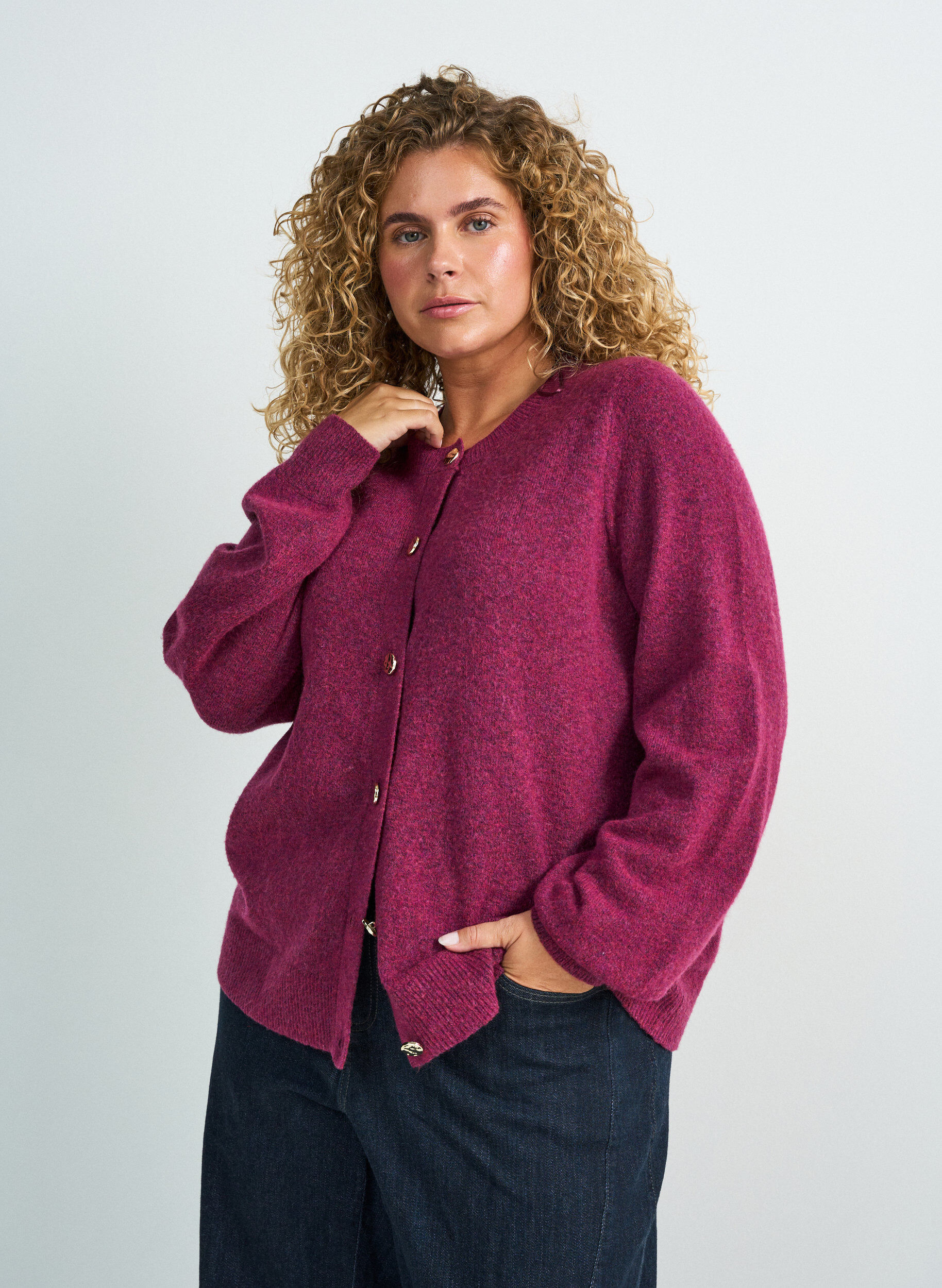 ZizziKofta i mjukt stickat med guldf&auml;rgade knappar, Rosa, Model image number 0