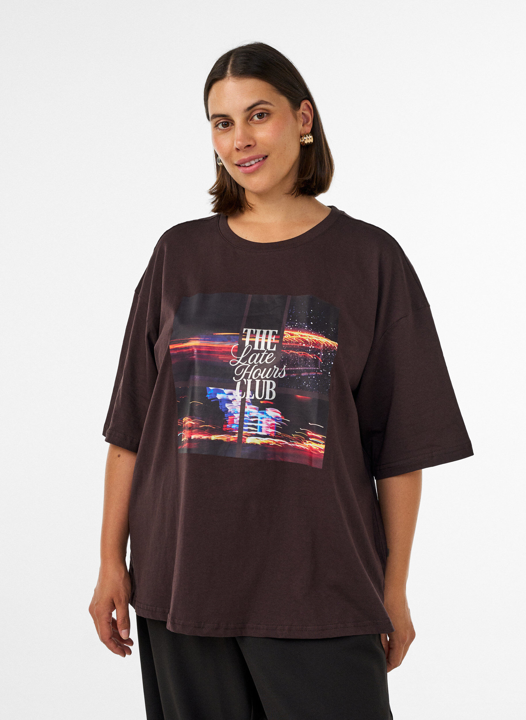 Oversized t-shirt med stort fototryck, Brun, Model