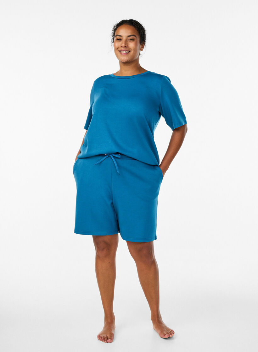 Shorts i modalmix med fickor, Bl&aring;, Model image number 1