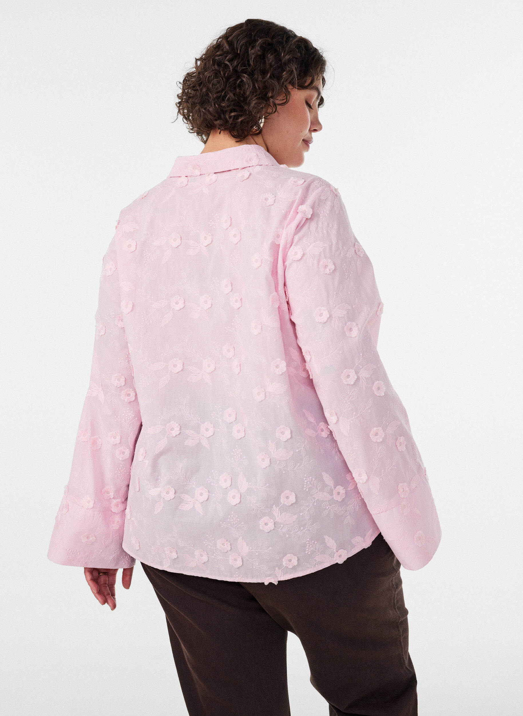 ZizziSkjorta med blommigt broderi och vida &auml;rmar, Rosa, Model image number 2