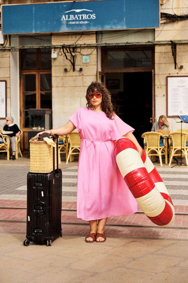 Rosa semesterst&auml;mning med en kant, , Model