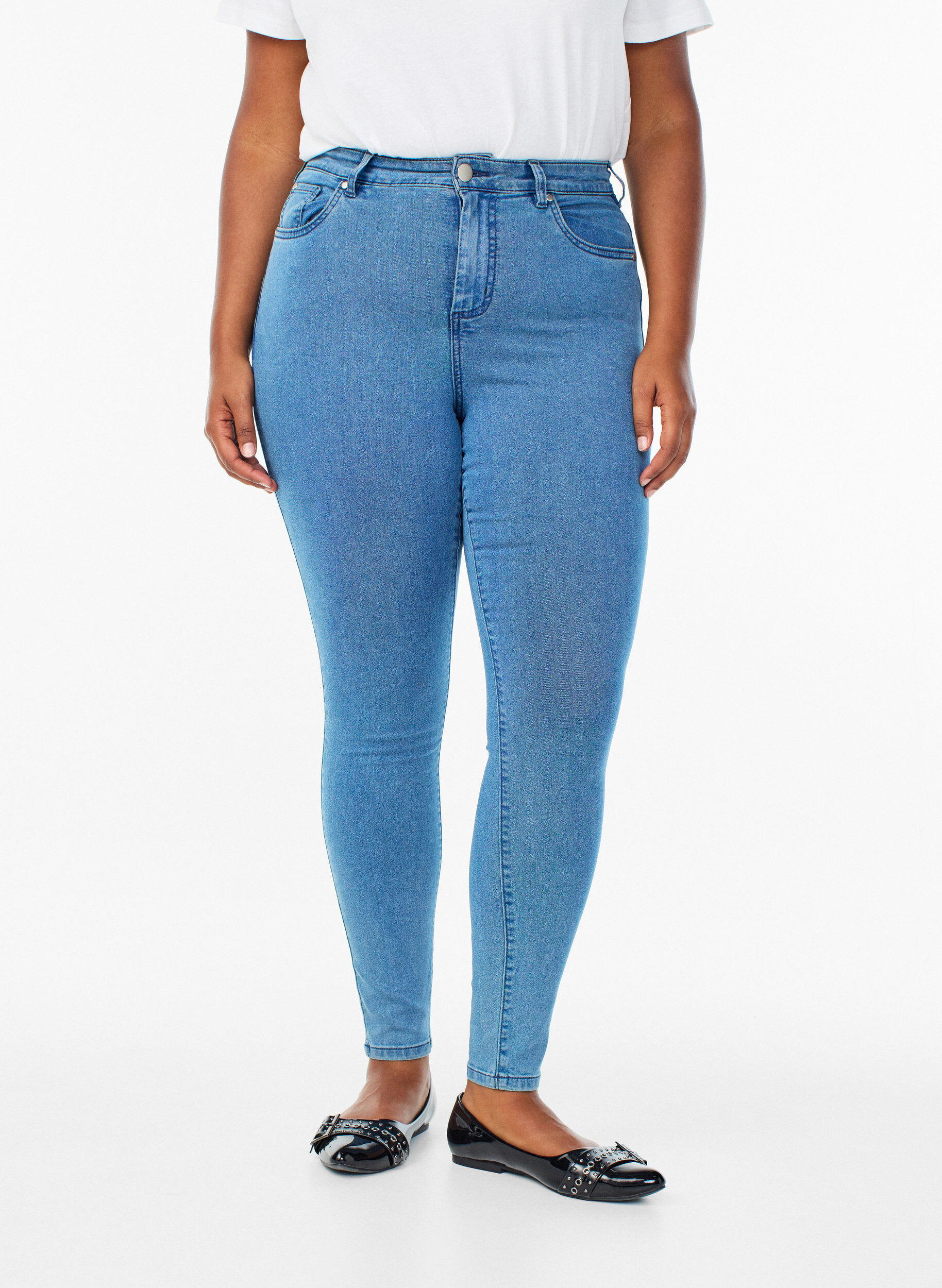 ZizziAmy jeans med h&ouml;g midja och supersmal passform, Bl&aring;, Model image number 2