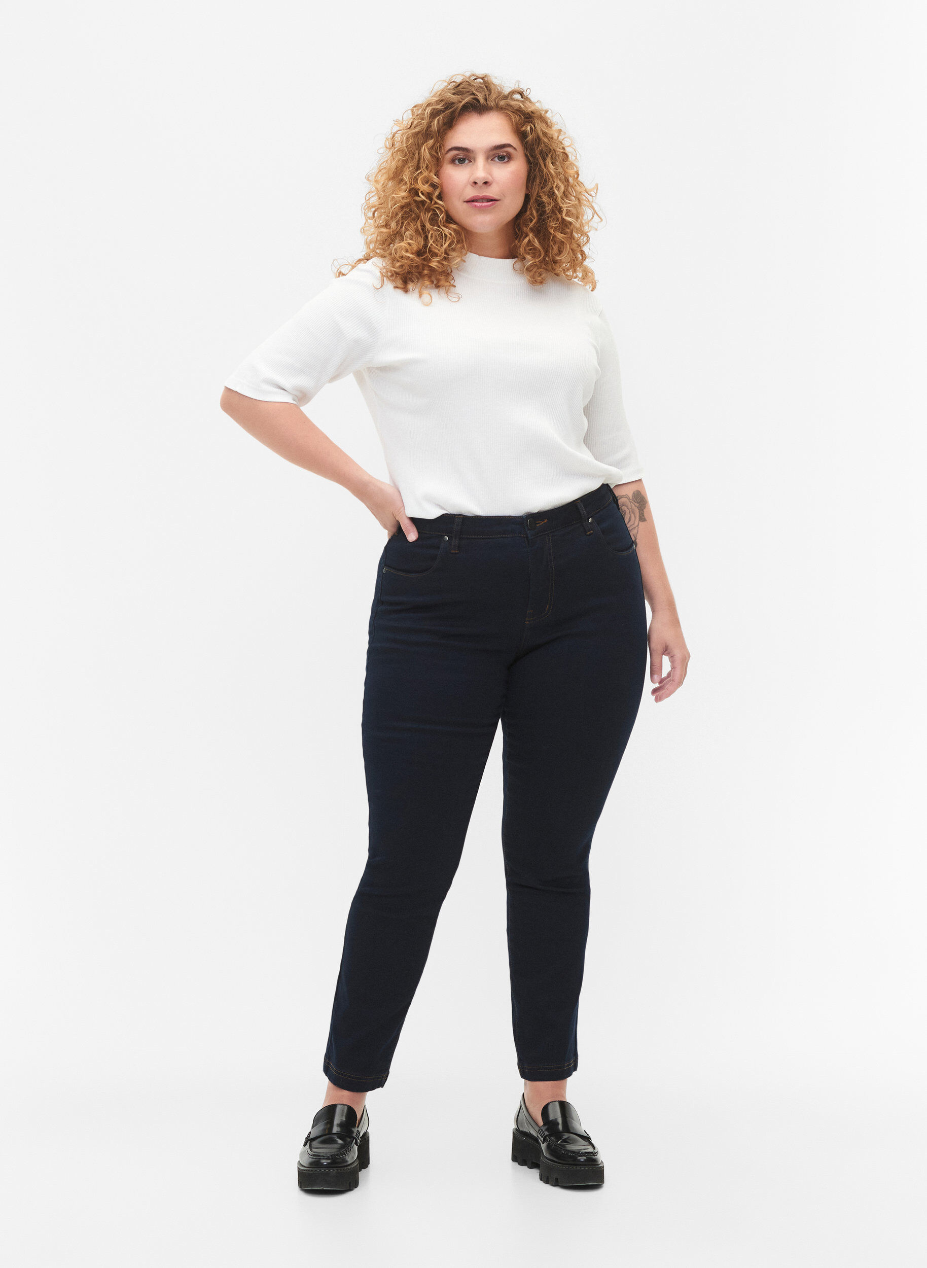 Slim fit Emily jeans med normalh&ouml;g midja, Bl&aring;, Model
