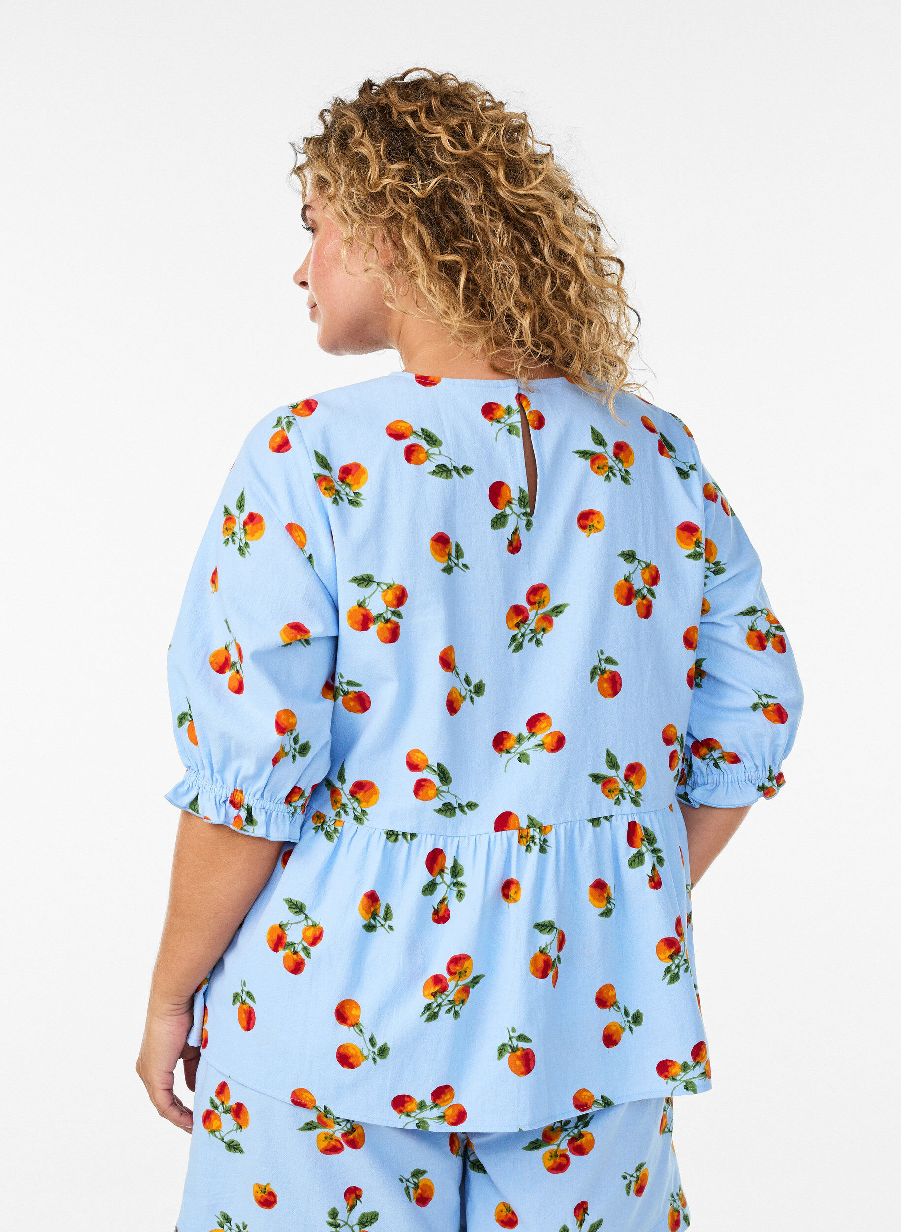 ZizziBlus i bomull med tomatm&ouml;nster och peplum, Bl&aring;, Model image number 2