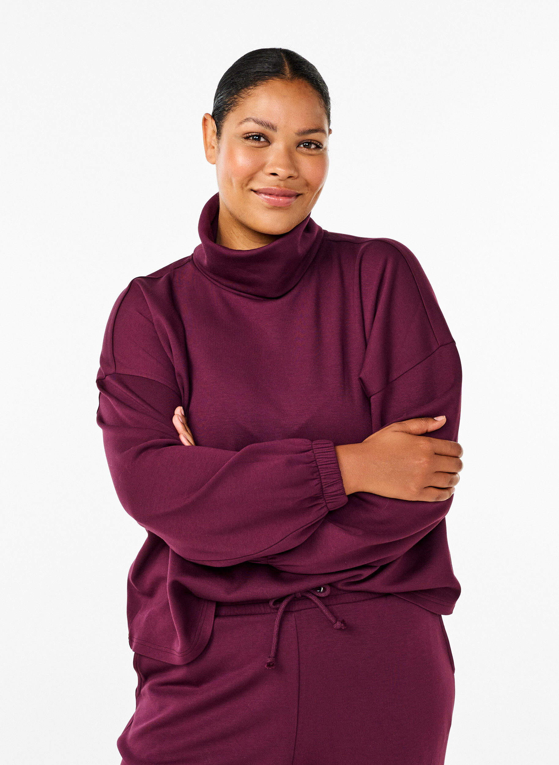 Blus med polokrage i modalmix, M&ouml;rk Bordeaux, Model
