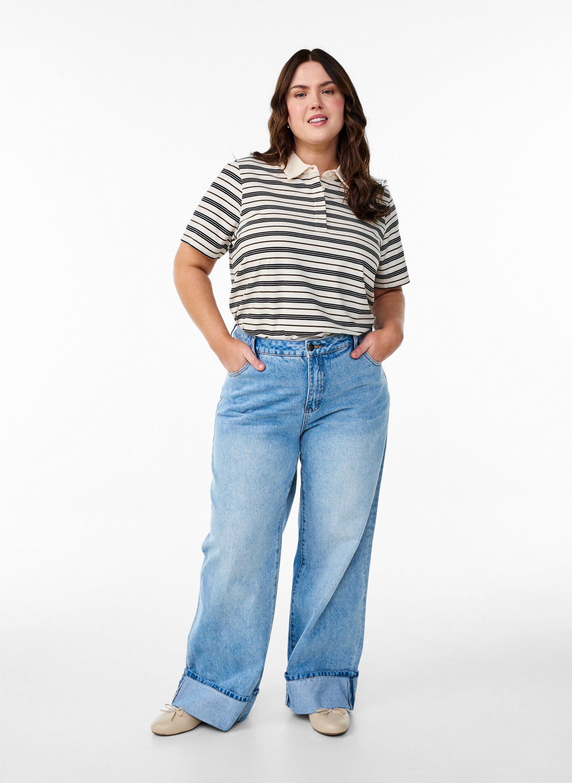 Zizzi Randig pik&eacute;tr&ouml;ja med korta &auml;rmar, Vit, Model image number 1