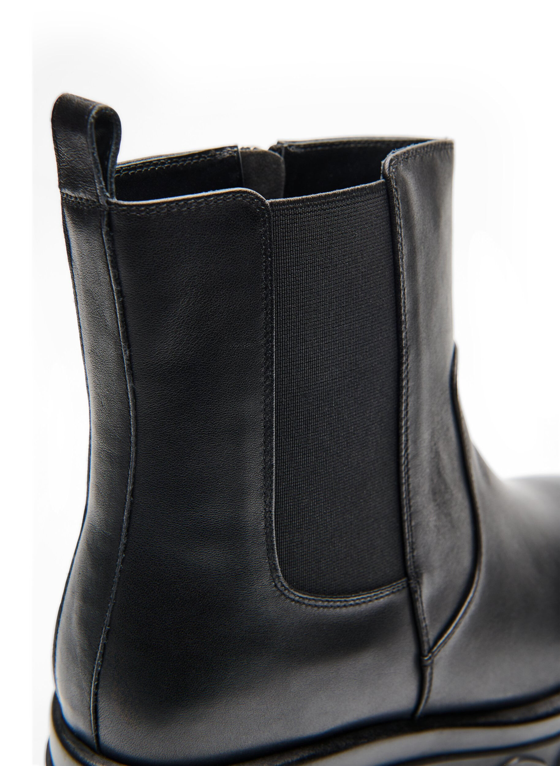 Zizzi Chunky Chelsea boot i l&auml;der med dragkedja, Svart, Packshot image number 3
