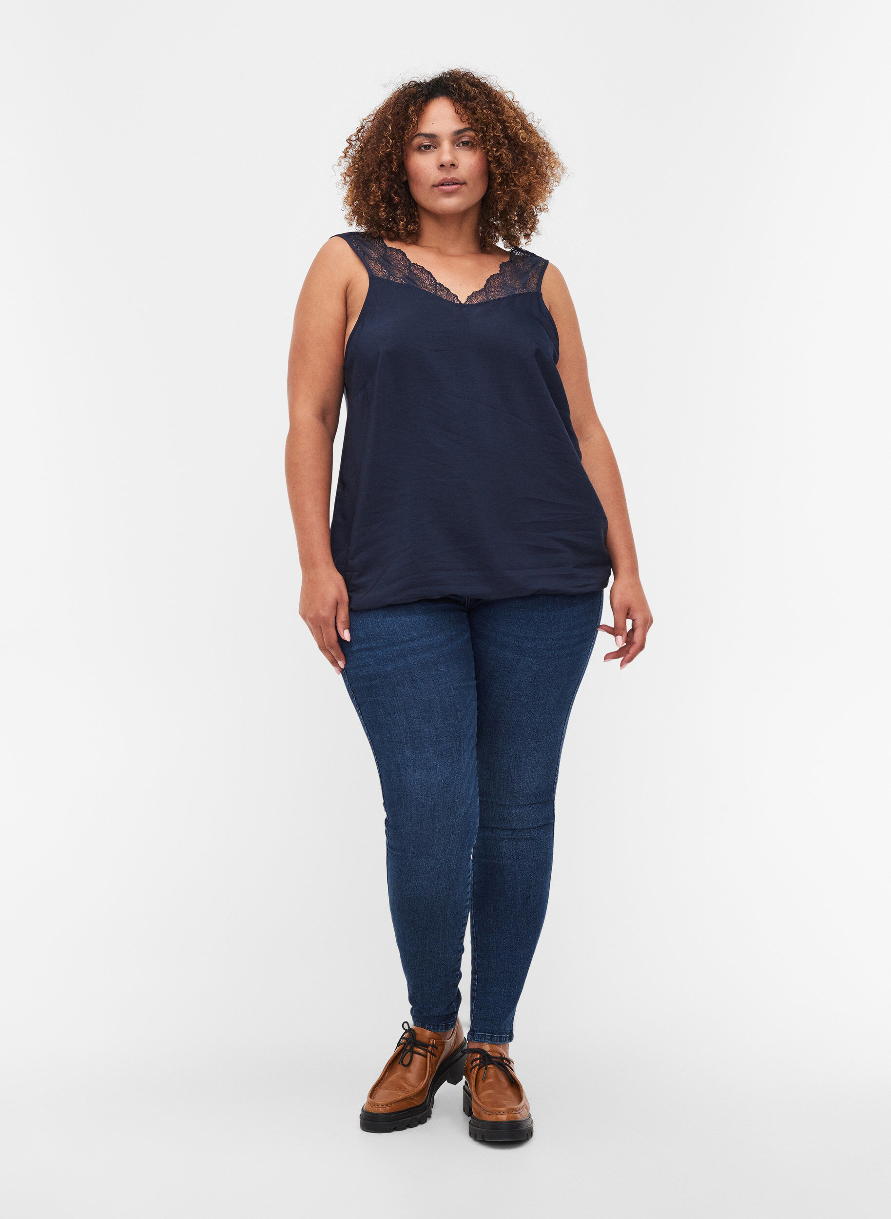 Zizzi Topp med spets och res&aring;r nedtill, Navy Blazer, Model image number 2