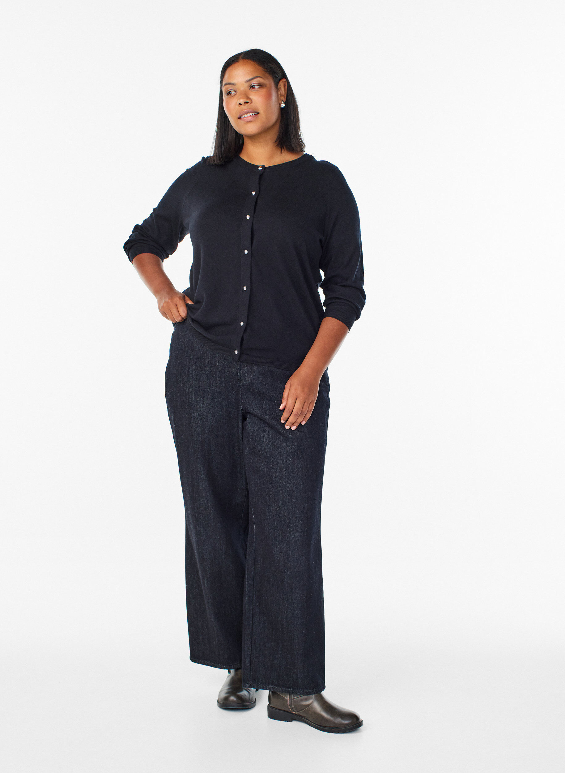 Zizzi Cardigan med runda knappar, Svart, Model image number 1