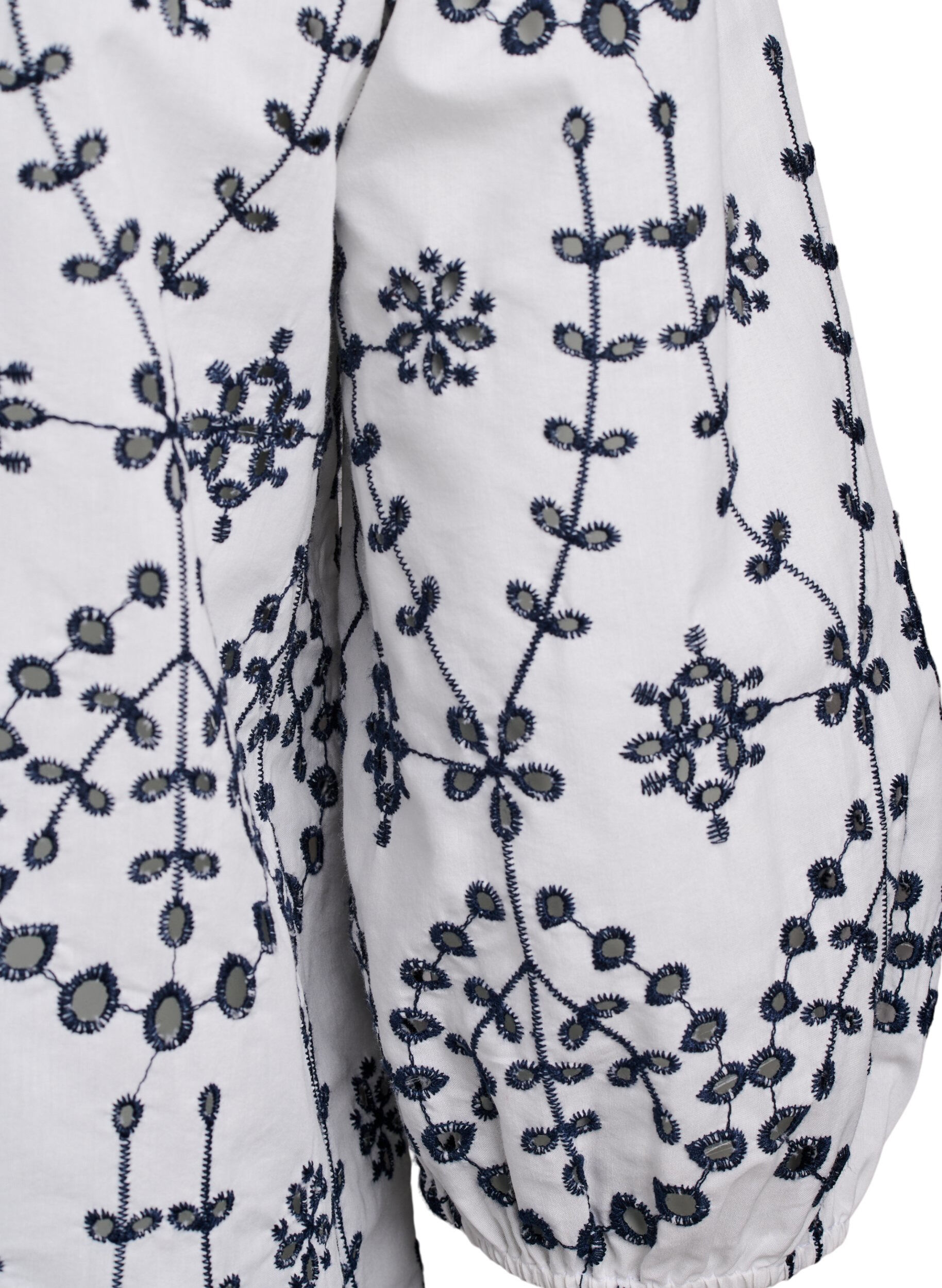 Zizzi Blus med 3/4-&auml;rm och broderie anglaise-detaljer, Vit, Packshot image number 3