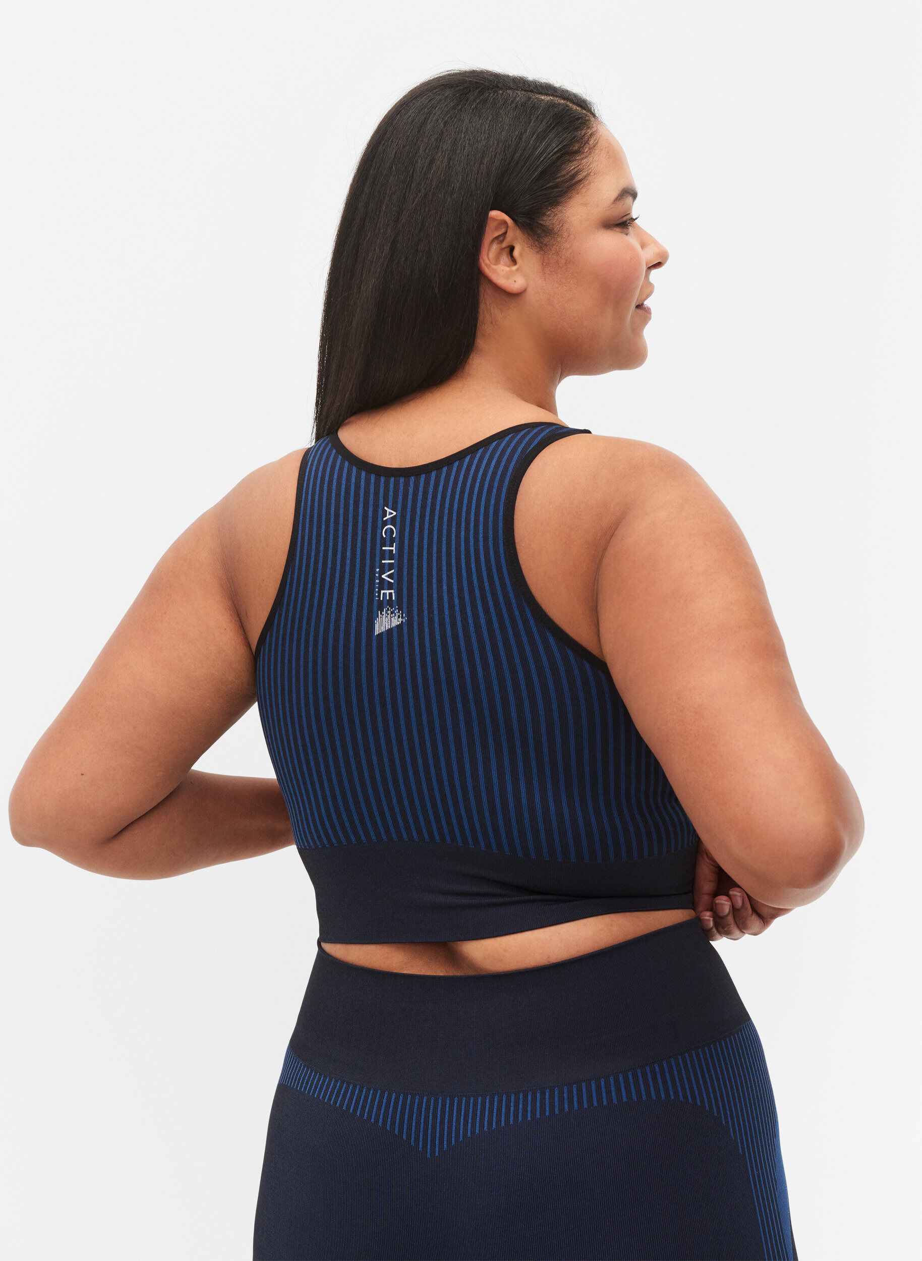Zizzi  Seamless sport-bh med r&auml;nder, Black w. Blue Depths, Model image number 1