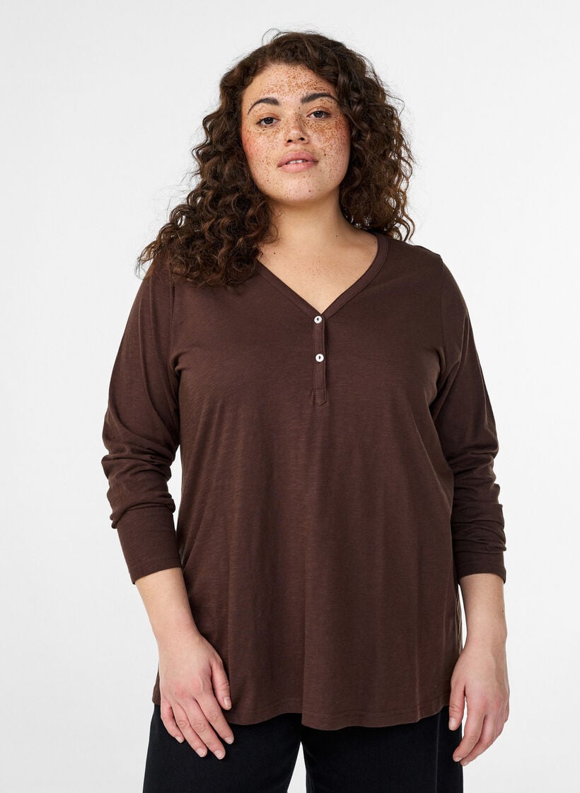 L&aring;ng&auml;rmad t-shirt med v-ringning och knappar, Brun, Model image number 0
