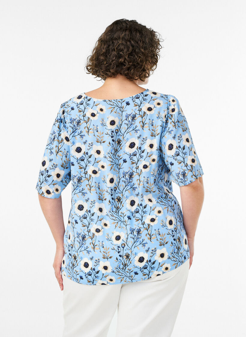Blommig blus med korta &auml;rmar, Bl&aring;, Model image number 2