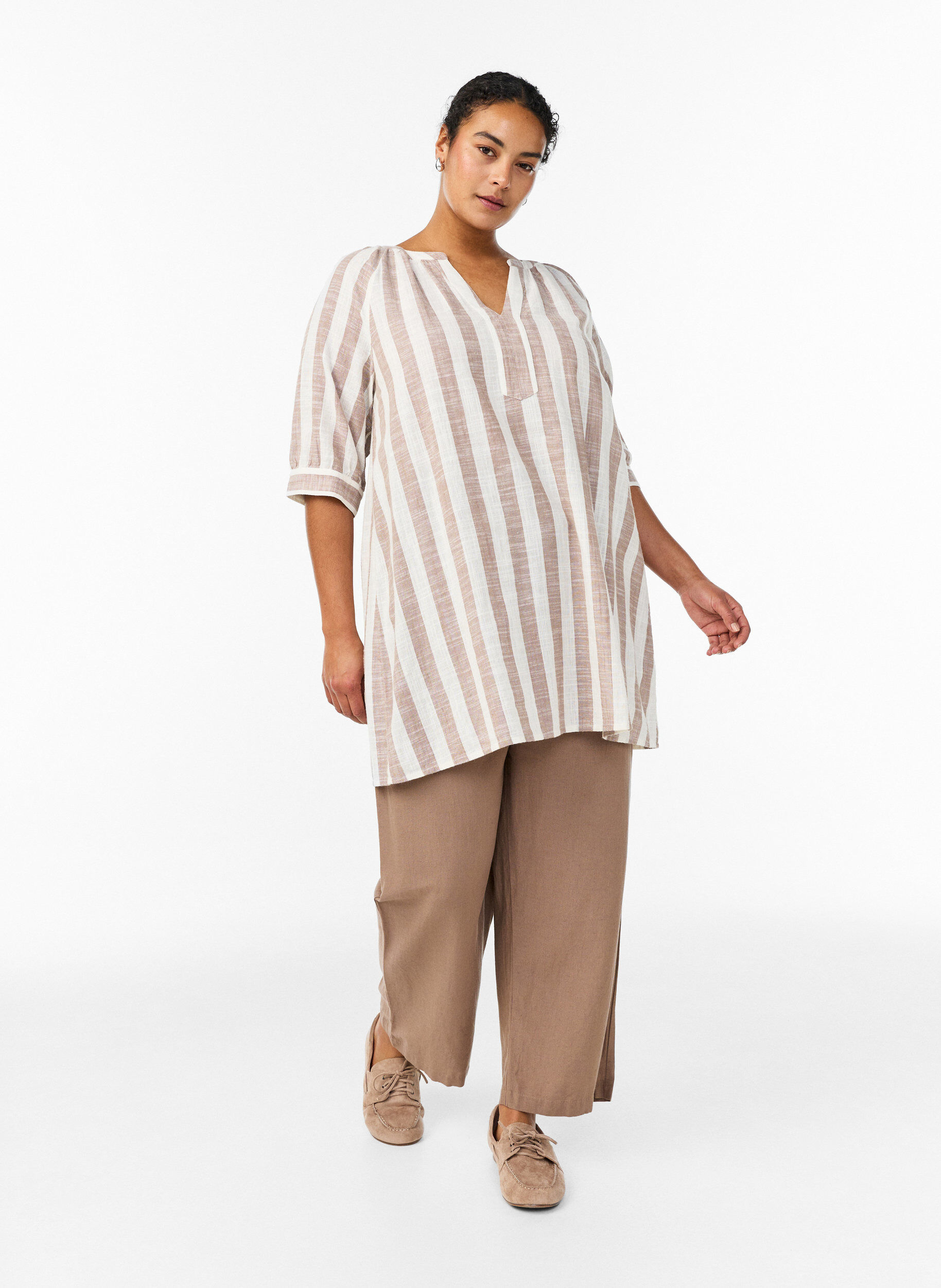 ZizziTunika i bomull med v-ringning, Beige, Model image number 1