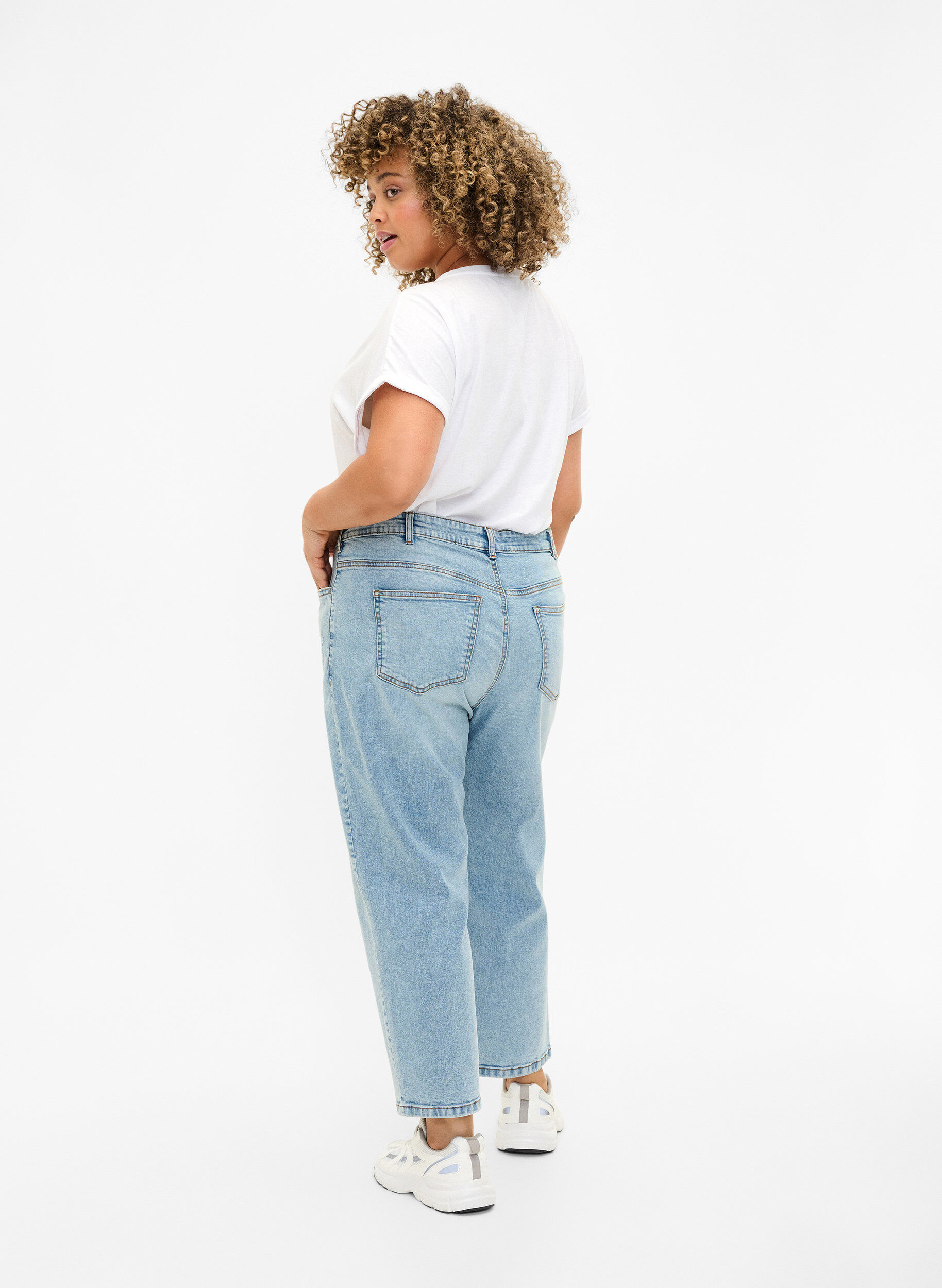 Zizzi  Croppade Vera jeans med destroy-detaljer 	, Blue Denim, Model image number 1