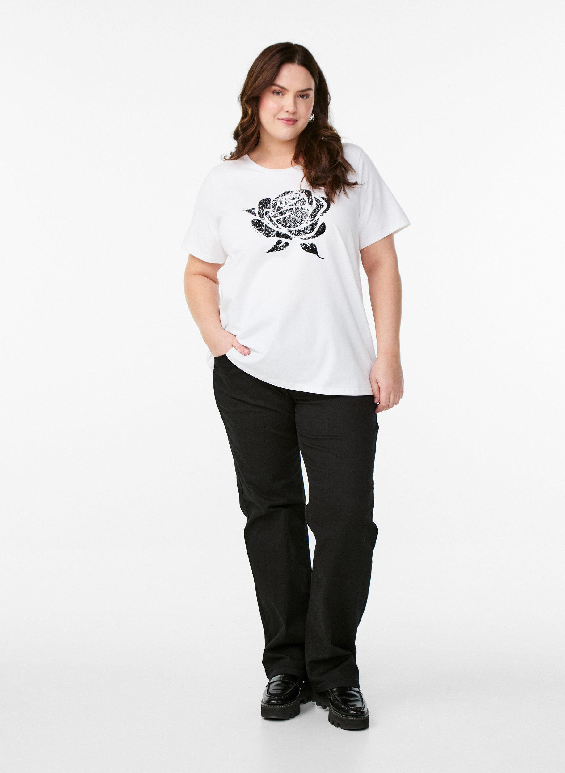 Zizzi T-shirt i ekologisk bomull med blommigt tryck, B. White w. Rose, Model image number 2