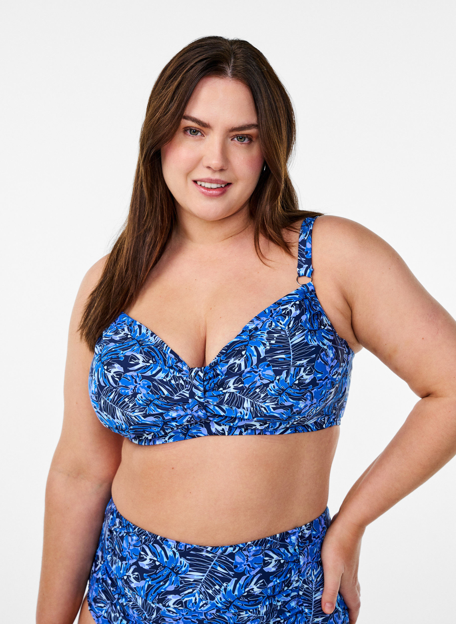 Bikinitopp med bygel och m&ouml;nster, Bl&aring;, Model