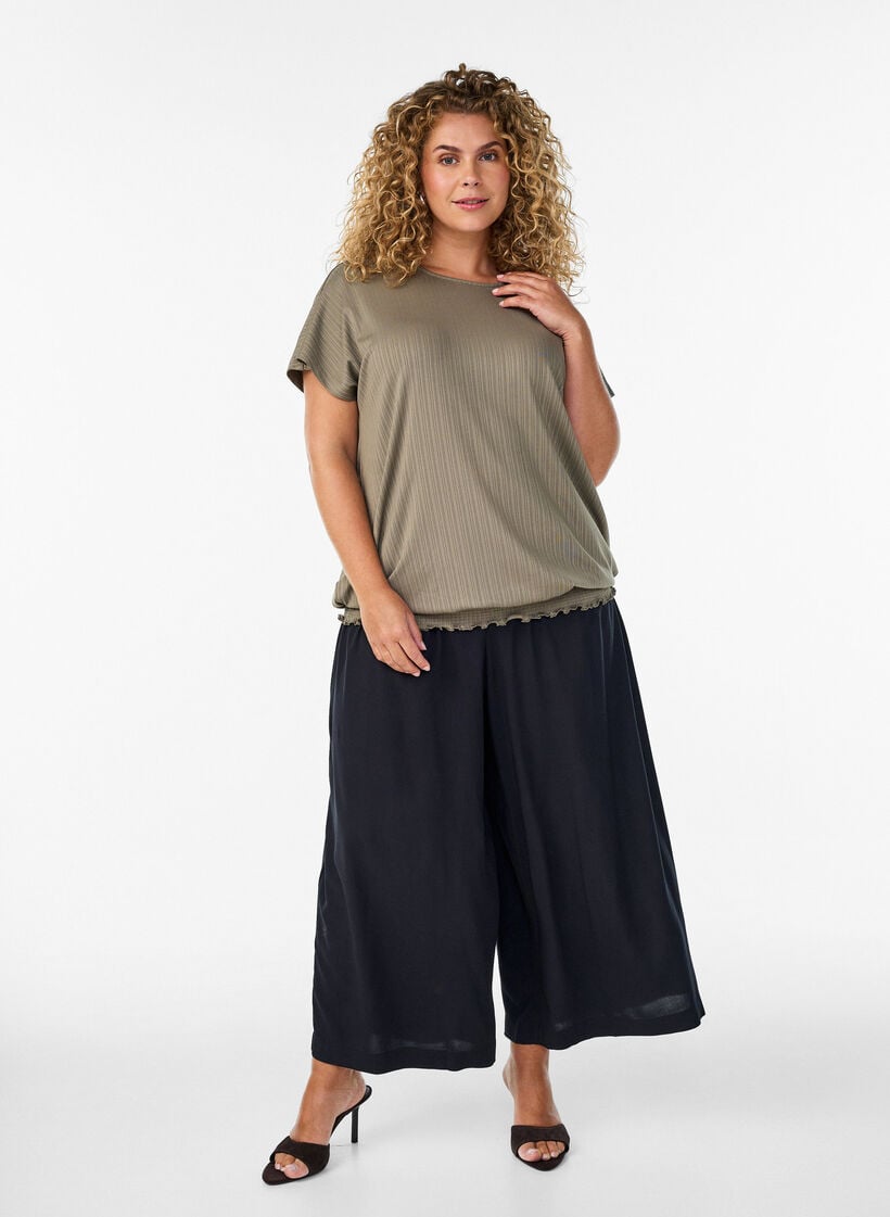 Blus i jersey med texturerade r&auml;nder och smock i nederkanten, Brun, Model image number 1