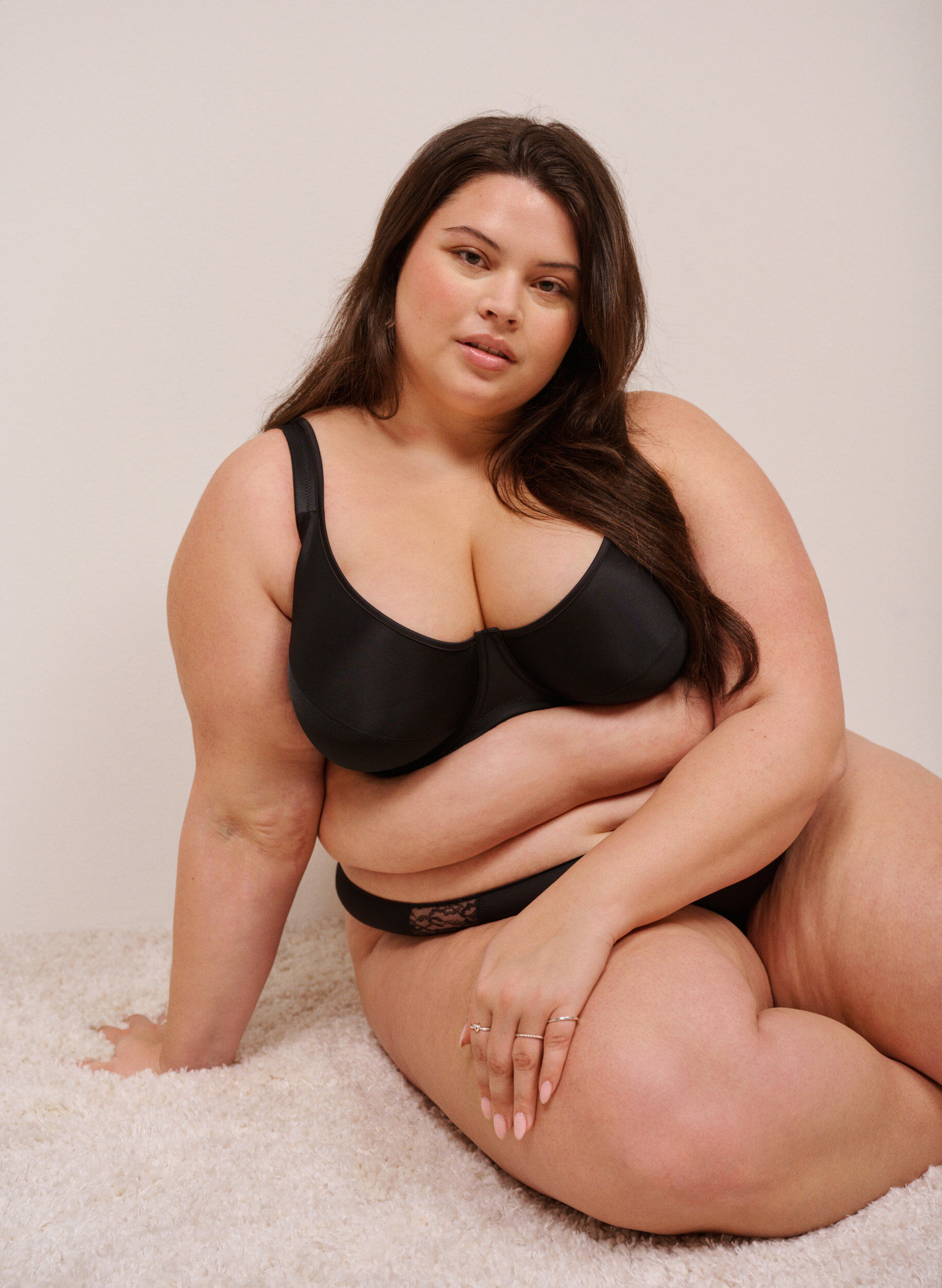 ZizziBH med h&ouml;gt st&ouml;d och formpressade kupor, Svart, Image image number 0