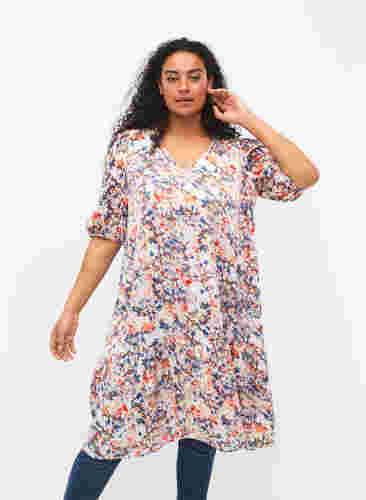 Tryckt klänning med puffärmar, B. White graphic AOP, Model image number 0