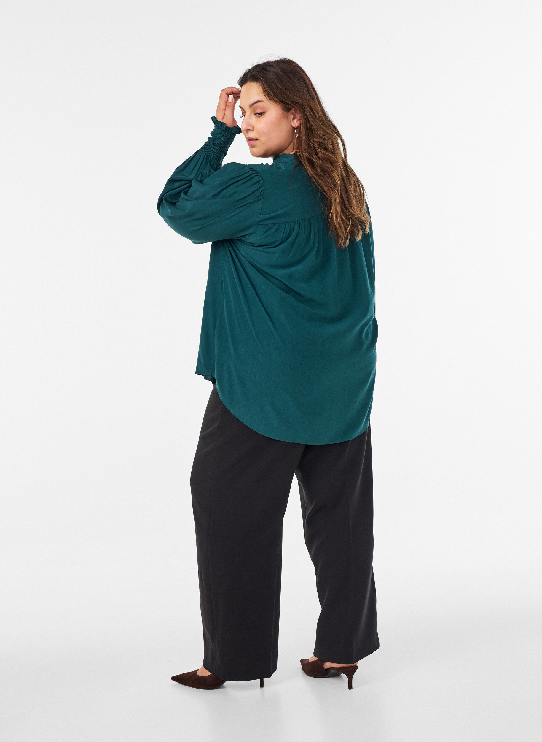 ZizziBlus med volangkrage och rynkning, Gr&ouml;n, Model image number 2