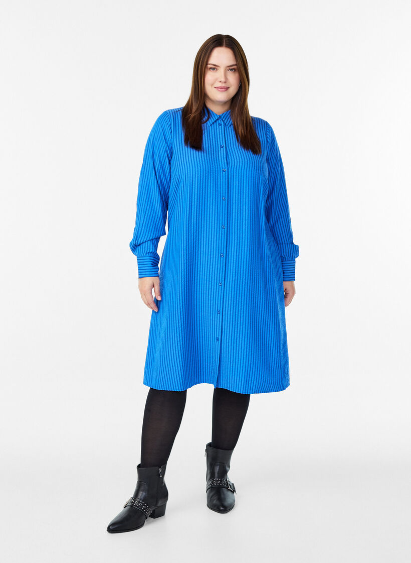 Lång randig skjorta med knappdetalj på ryggen, Blå, Model image number 1