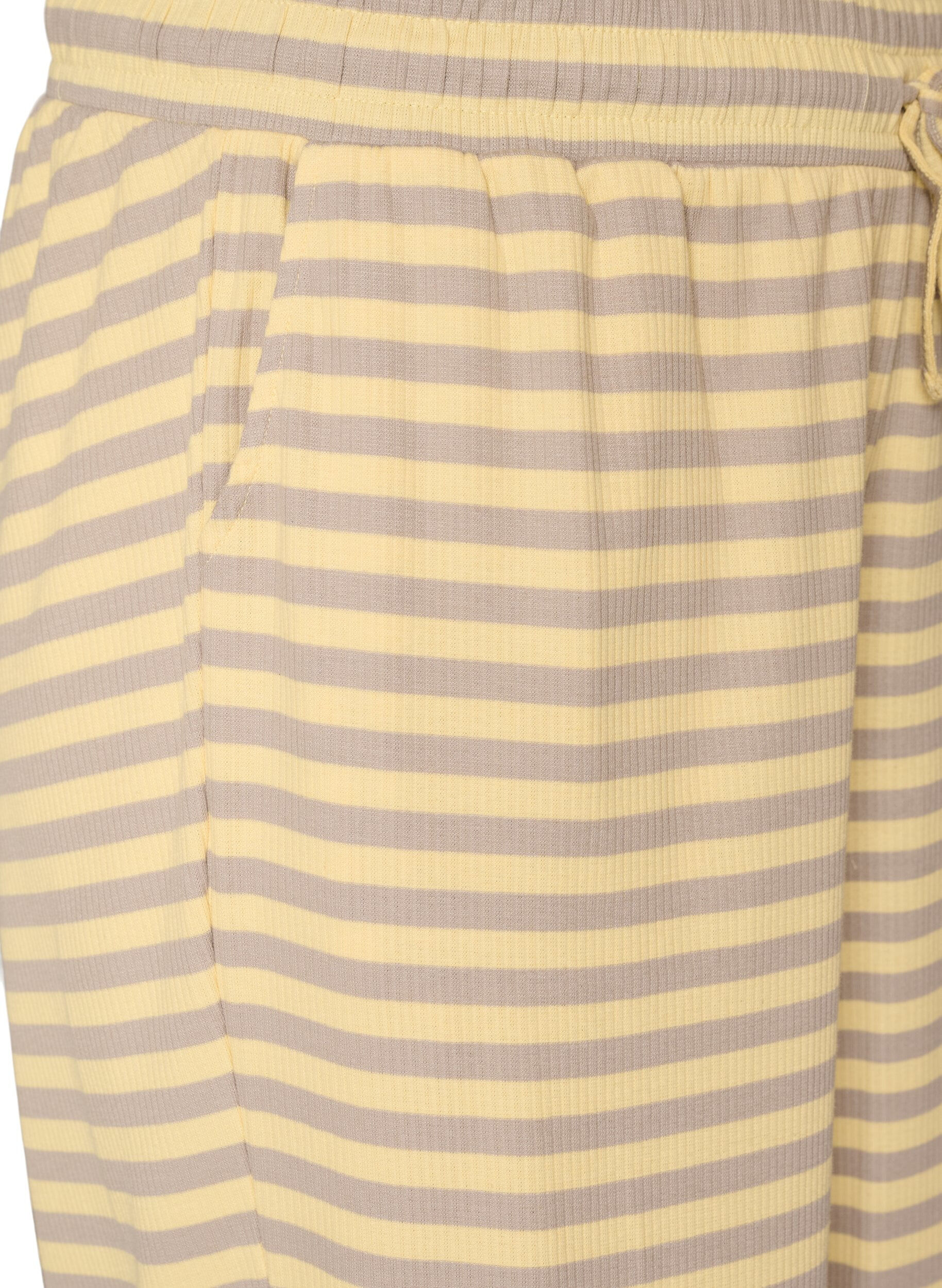 ZizziRandiga pyjamasbyxor med h&ouml;g midja och vida ben, Gul, Packshot image number 2