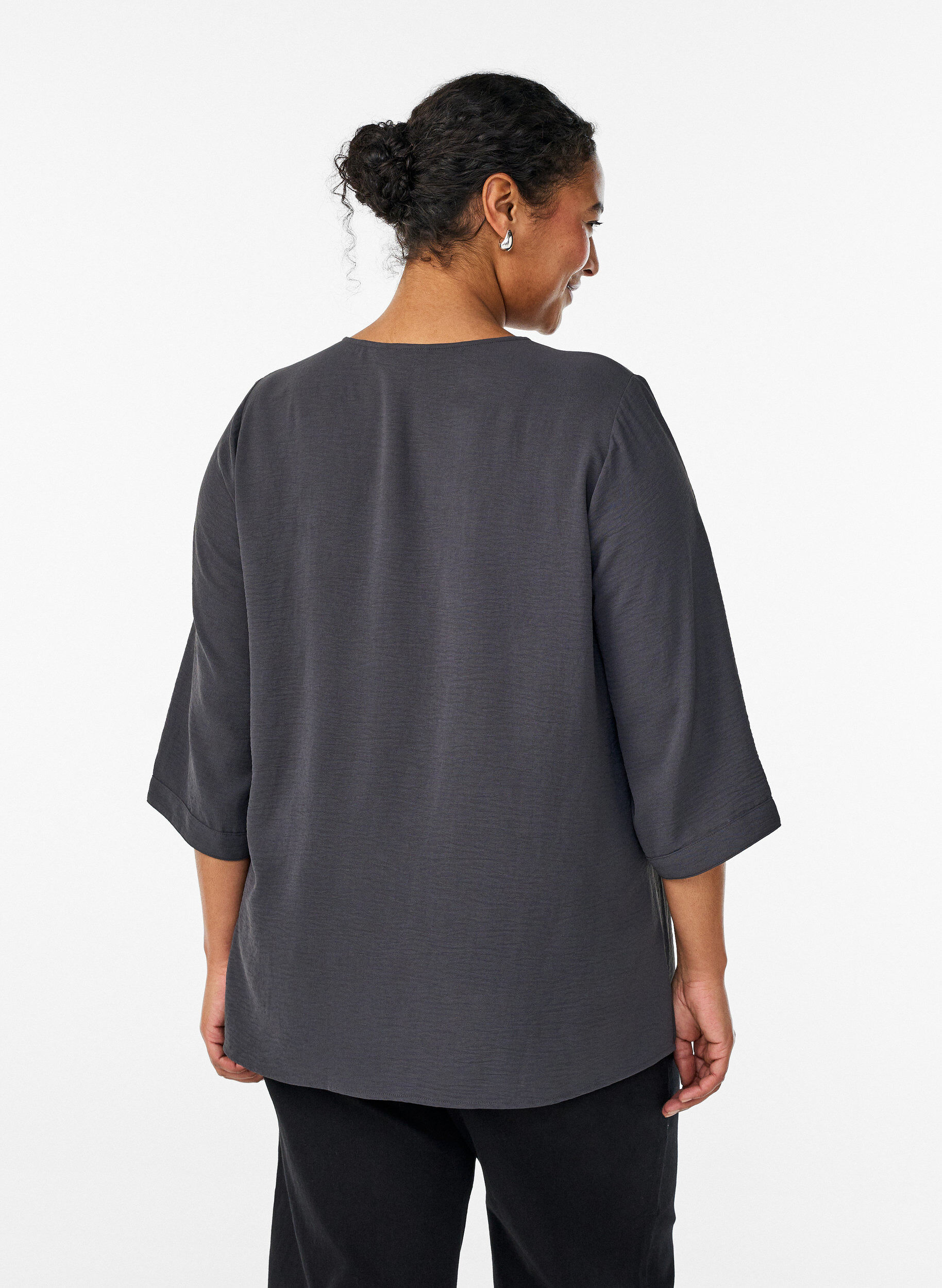 ZizziSkjortblus med v-ringning och 3/4-&auml;rm, Gr&aring;, Model image number 2