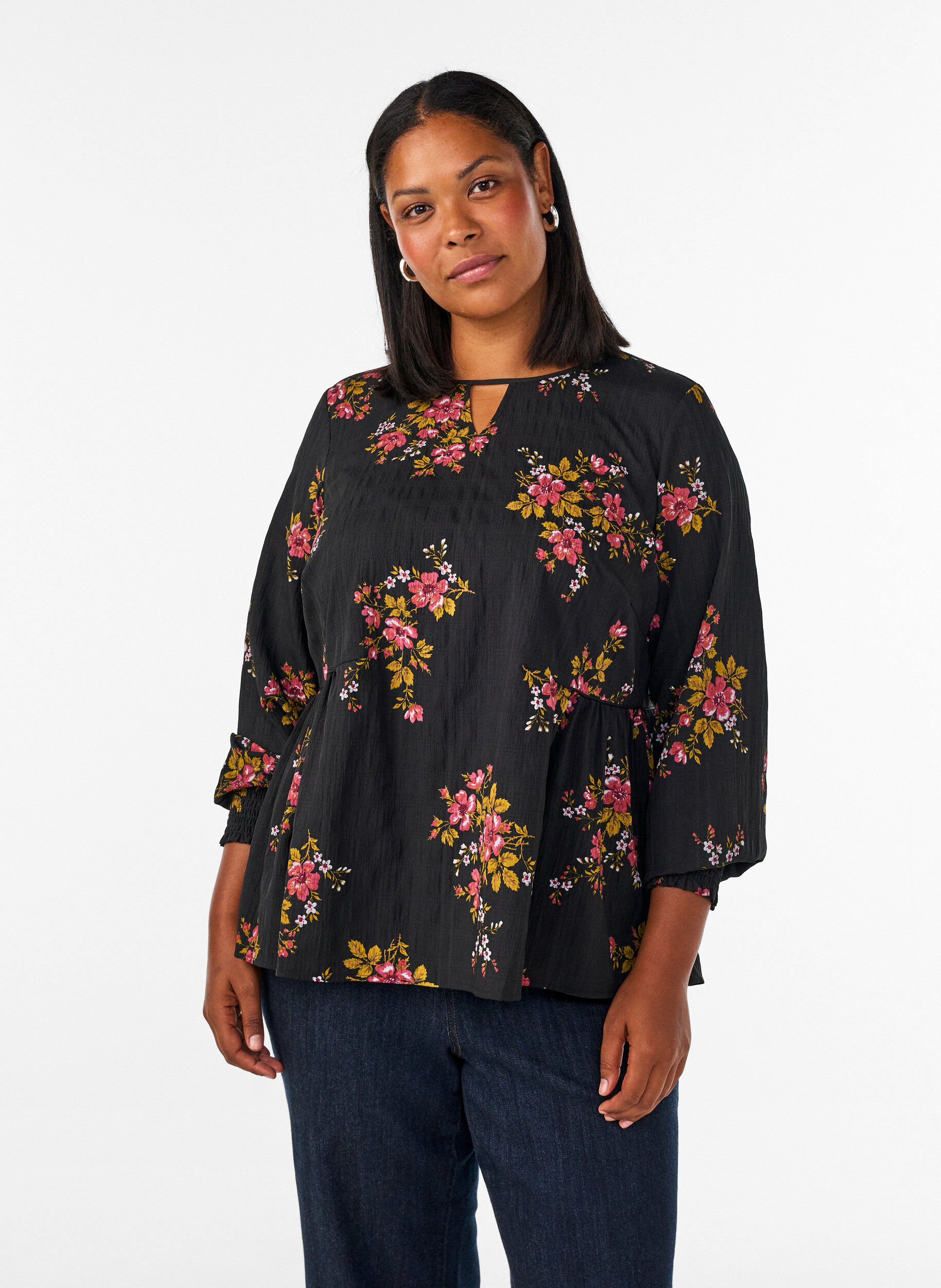 ZizziL&aring;ng&auml;rmad blus med blomm&ouml;nster, Svart, Model image number 0