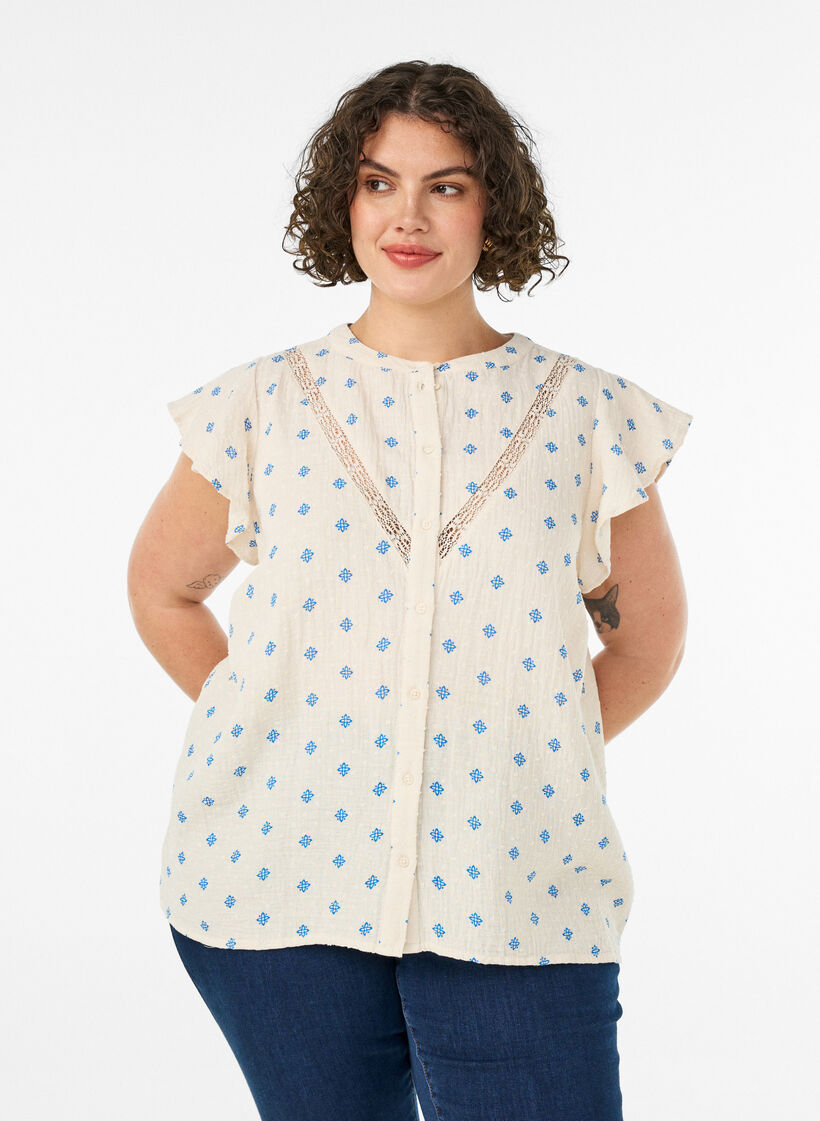&Auml;rml&ouml;s blus med virkad kant och volangdetalj, Beige, Model image number 0