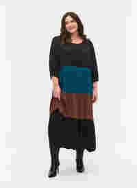 Viskosklänning med colourblock, Brown Green Block, Model