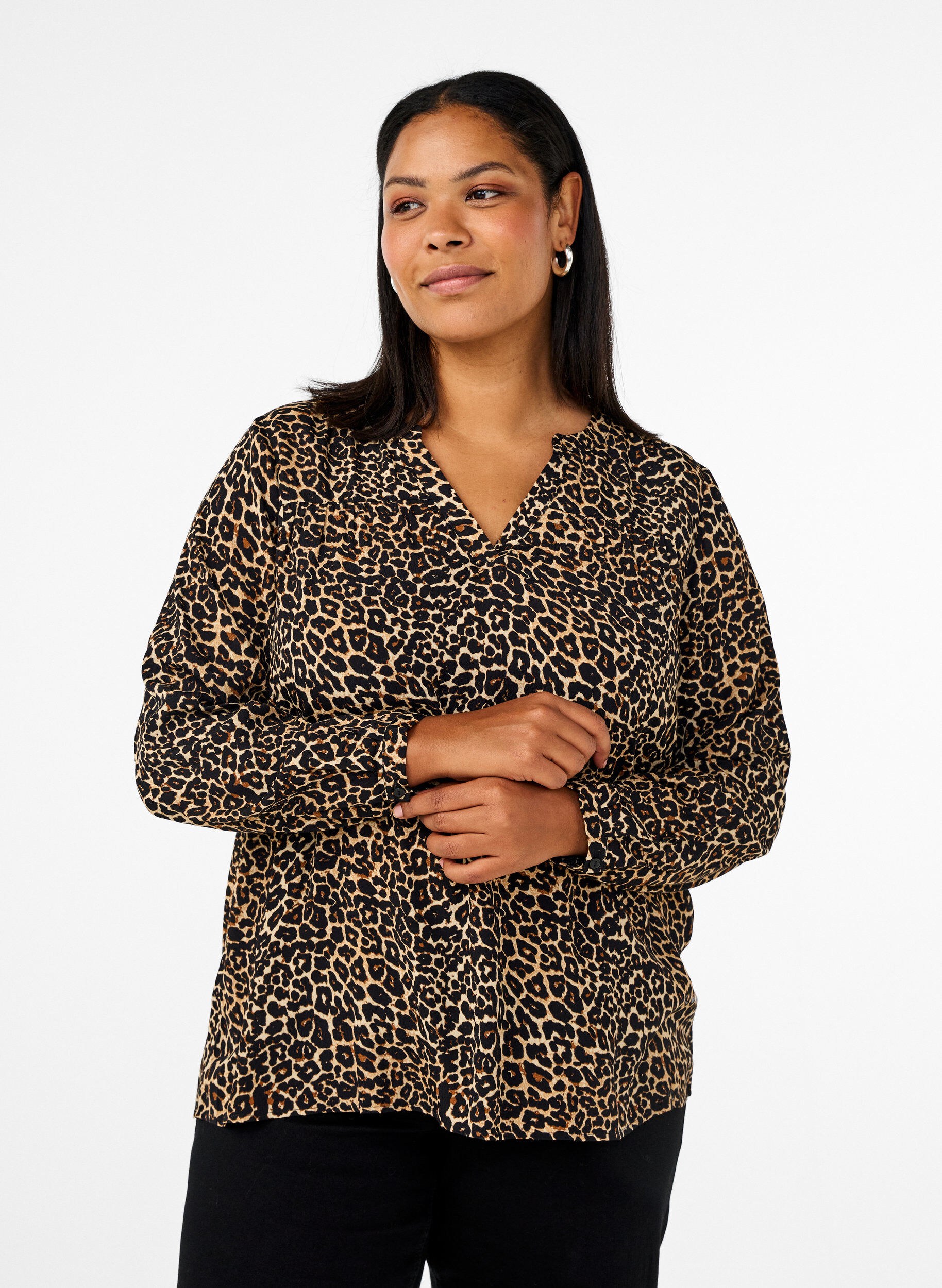 Zizzi L&aring;ng&auml;rmad blus med leopardm&ouml;nster och v-ringning, Brun, Model image number 0