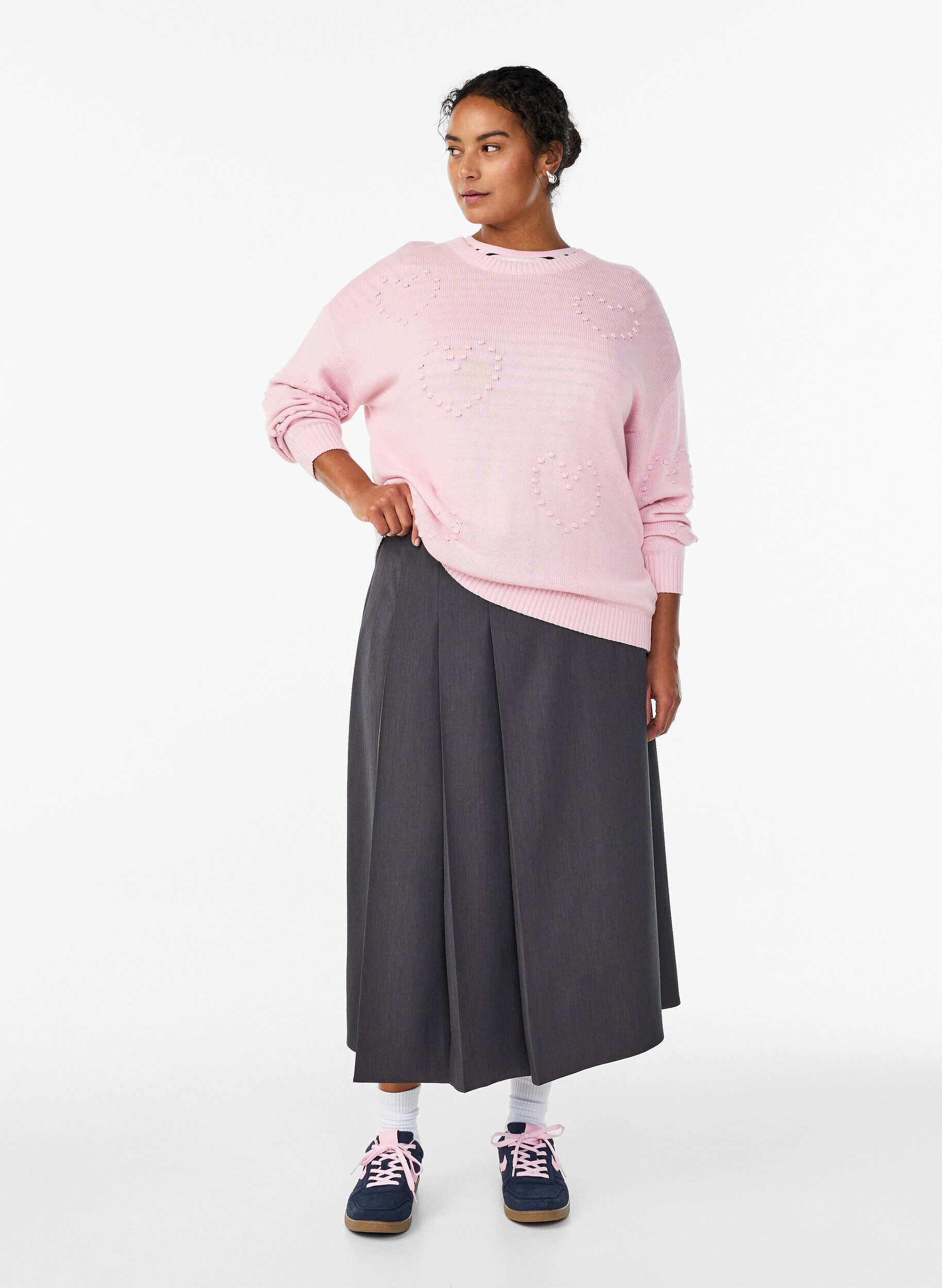 Midikjol med breda veck, Gr&aring;, Model