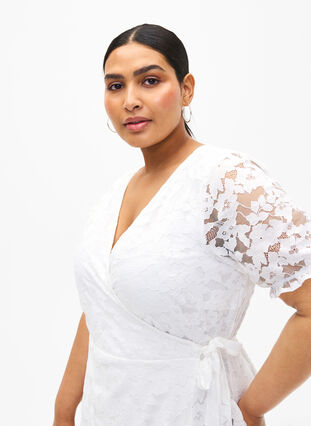 Omlottklänning med spets och korta ärmar, Bright White, Model image number 2