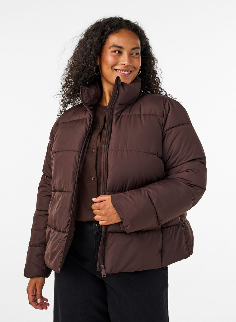 Kort pufferjacka med h&ouml;g krage, Brun, Model image number 0