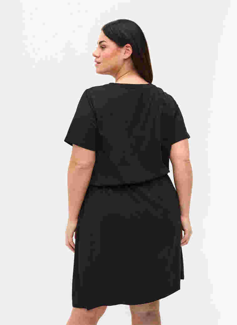 Kortärmad klänning med midjeband, Black, Model image number 1