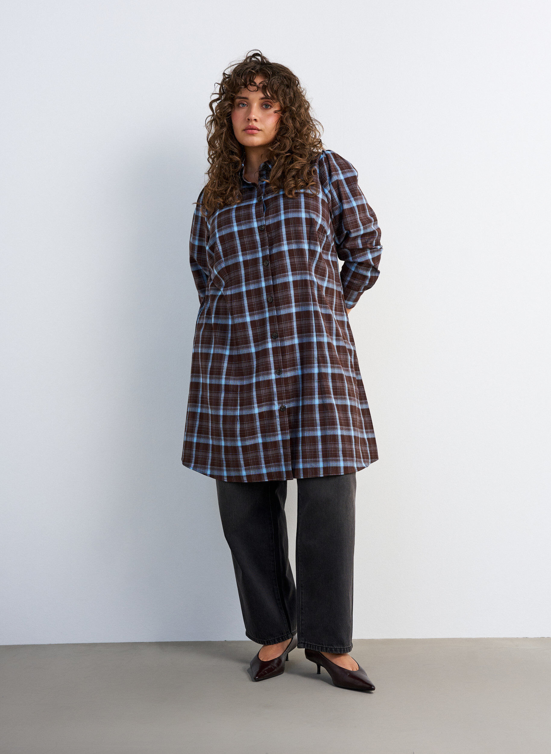 ZizziKn&auml;l&aring;ng skjortkl&auml;nning med rutigt m&ouml;nster, Brun, Model image number 1