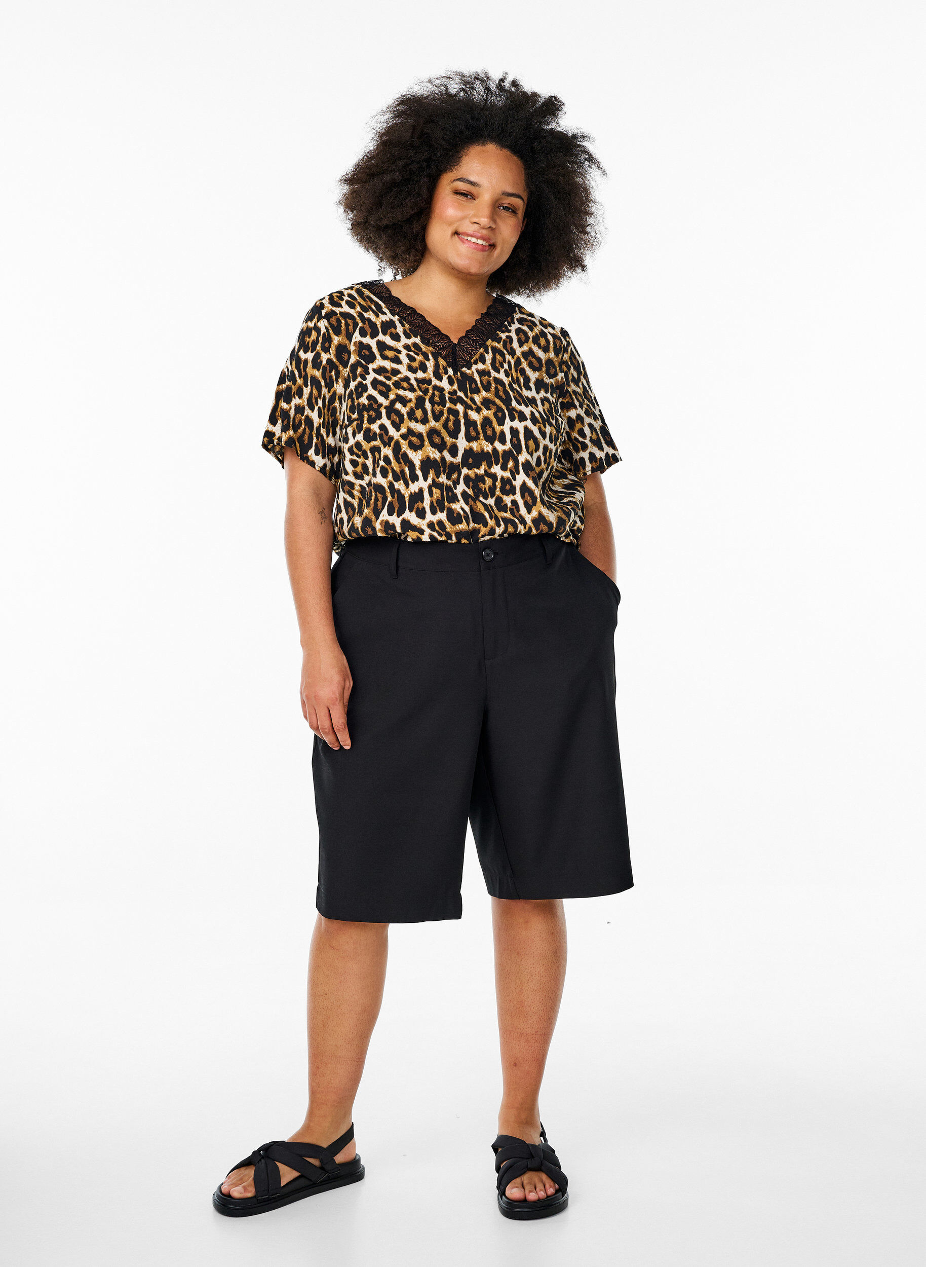 Zizzi Kort&auml;rmad viskosblus med spetskant, Brun, Model image number 1