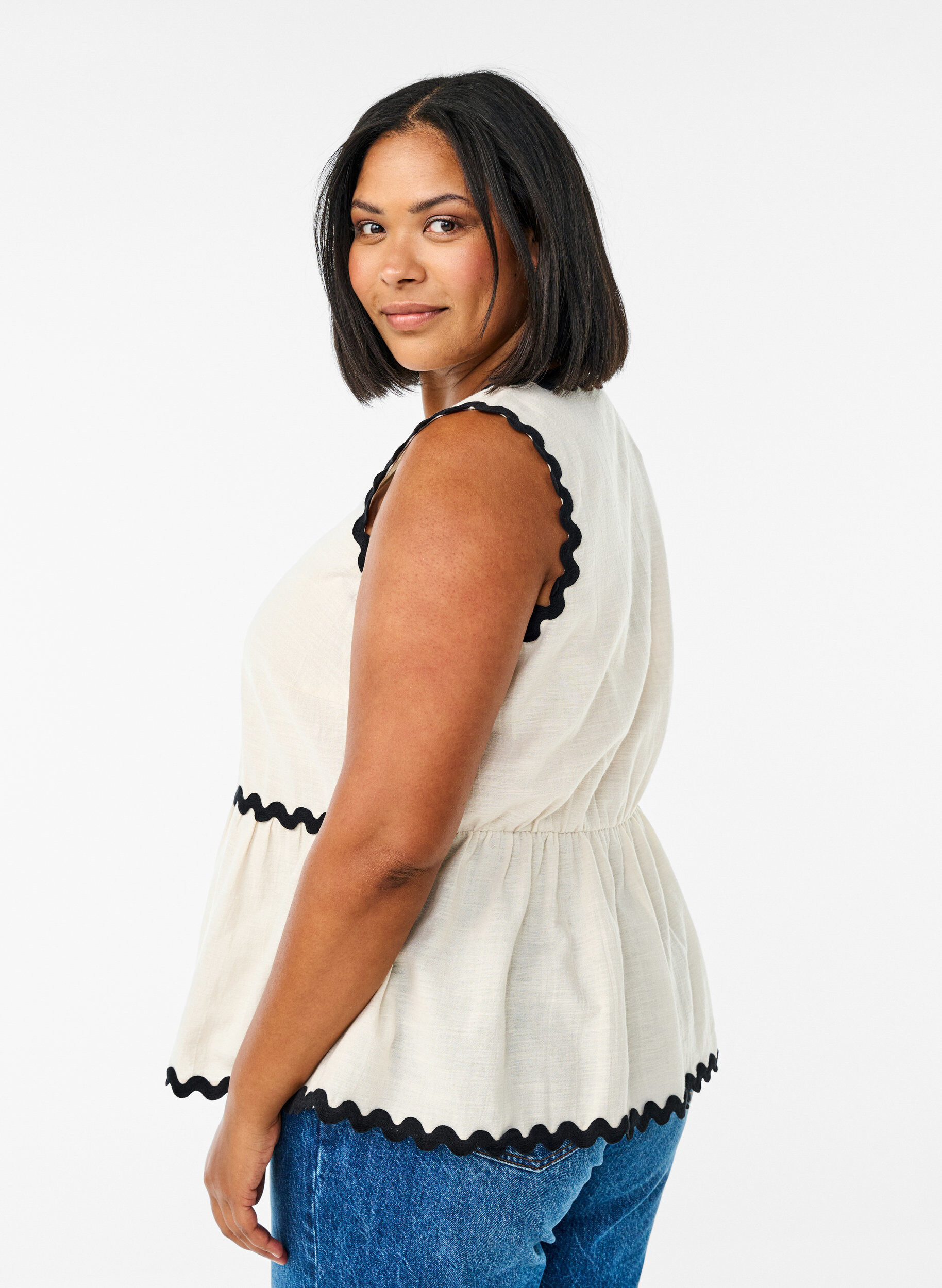 Zizzi &Auml;rml&ouml;s blus med b&aring;gad kontrastkant, Beige, Model image number 2