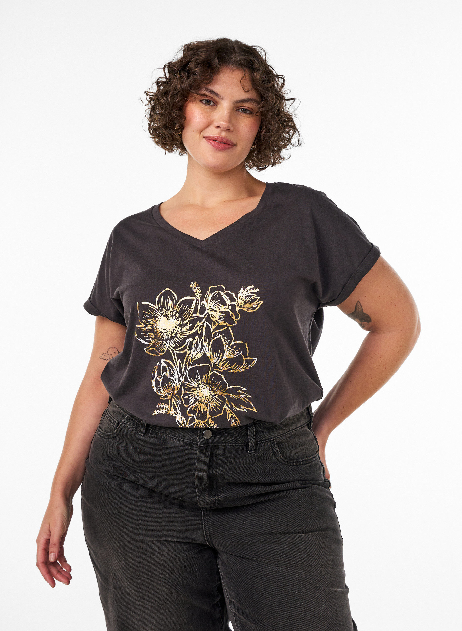 T-shirt i bomull med guldfolietryck, Gr&aring;, Model