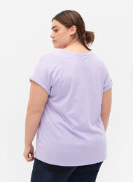 Kortärmad t-shirt i bomullsmix, Lavender, Model