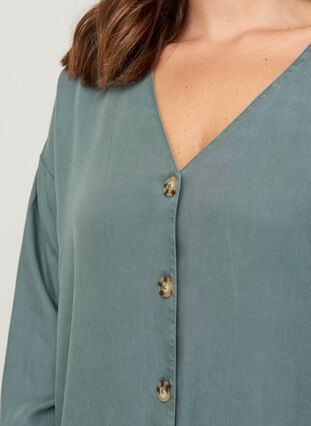 Skjorta i lyocell med v-ringning, Balsam Green, Model image number 2